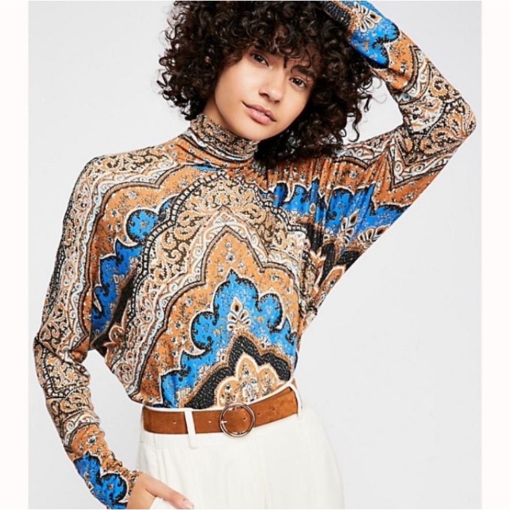 Free People Chase Me Tee in Eclipse Combo Size Small